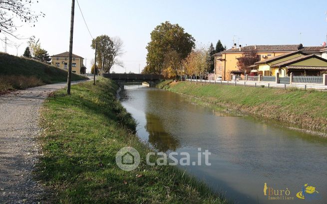 Casa bi/trifamiliare in residenziale in Via Al Traversante di Bocca D'Enza