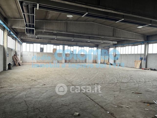 Capannone in commerciale in Via A. Diaz