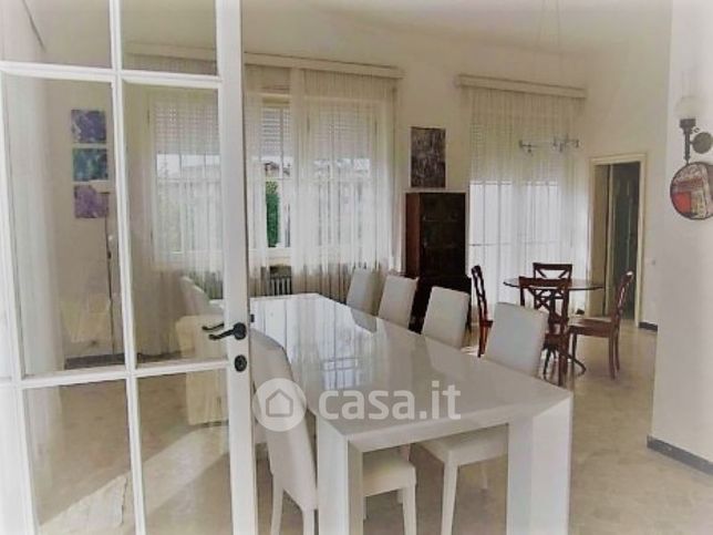 Casa bi/trifamiliare in residenziale in Via degli Allori