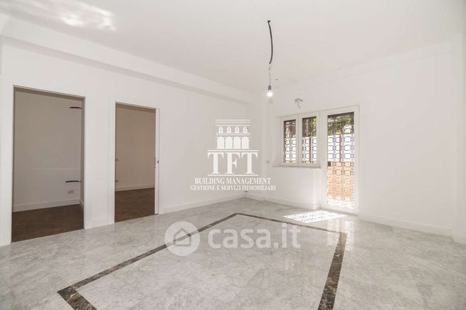 Ufficio in commerciale in Via Filippo Antonio Gualterio