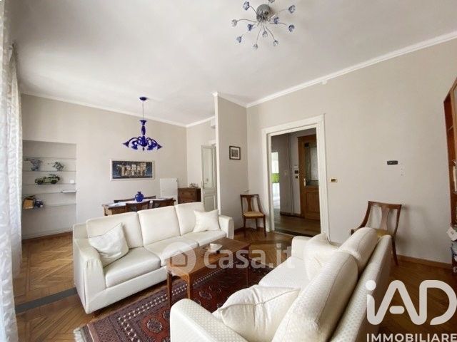 Appartamento in residenziale in Via Fratelli Carle 39