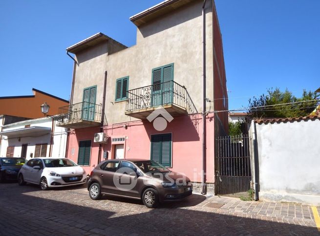 Casa bi/trifamiliare in residenziale in Via G. M. Angioy 12