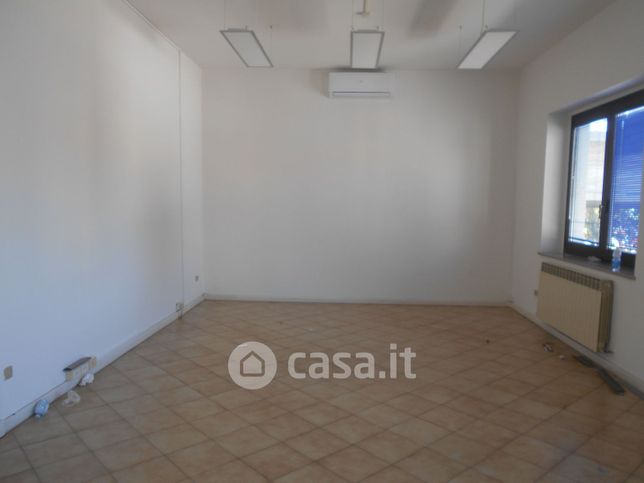 Ufficio in commerciale in Via Mezzomiglio