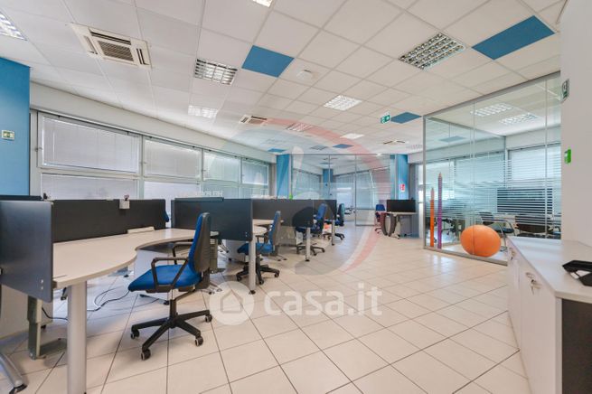 Ufficio in commerciale in Via Valmarana 61