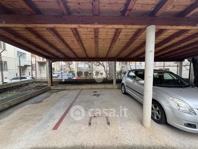 Garage/posto auto in residenziale in Via Italo Svevo 22