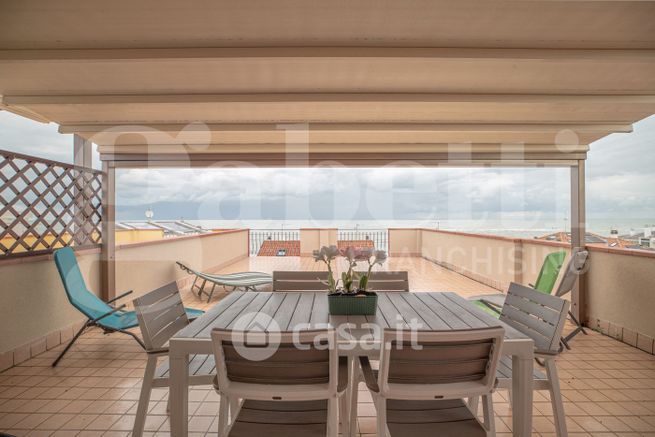 Appartamento in residenziale in Viale Carducci G. 151