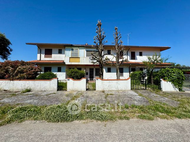 Villetta a schiera in residenziale in Viale degli Scacchi