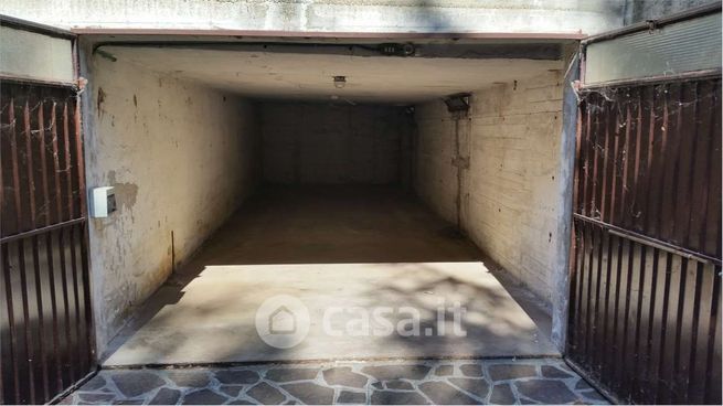 Box/posto auto in residenziale in Via Giuseppe Mazzini 309