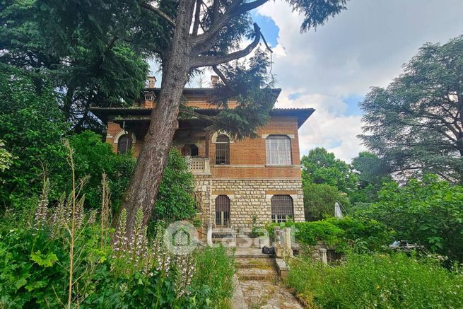 Villa in residenziale in Via Panoramica dei Ronchi 32