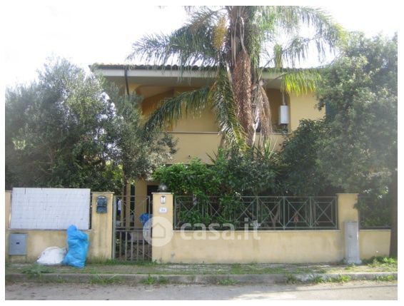 Villa in residenziale in Via Arno 24