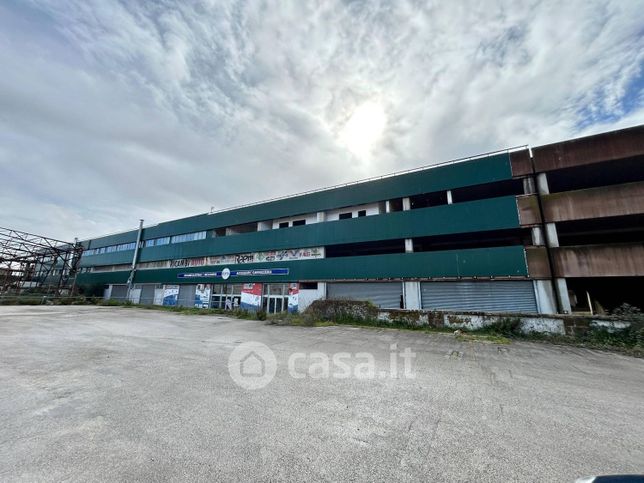 Ufficio in commerciale in Via Argine