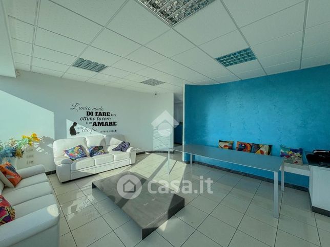 Ufficio in commerciale in Via Enrico Berlinguer 17