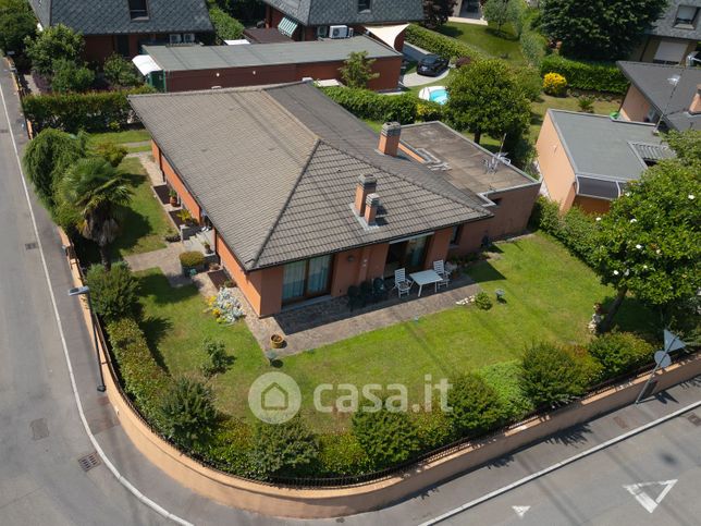 Villa in residenziale in Viale Sempione 21