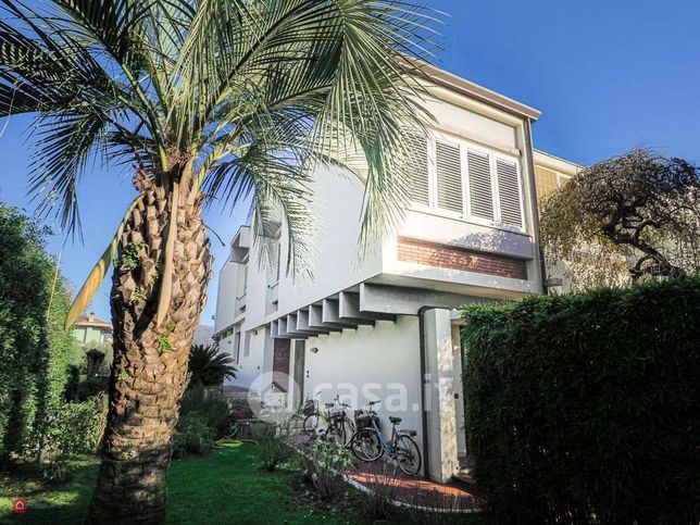 Villa in residenziale in 