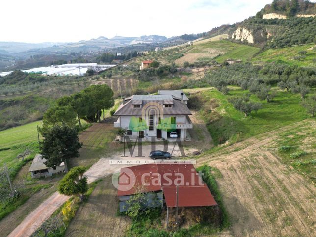 Casa indipendente in residenziale in Contrada Albula 53