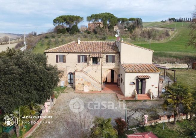 Casa indipendente in residenziale in Via Cassia