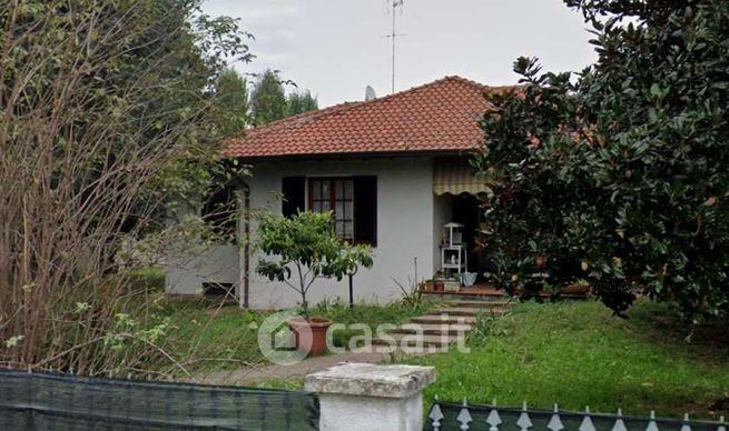 Villa in residenziale in Via Campania 38