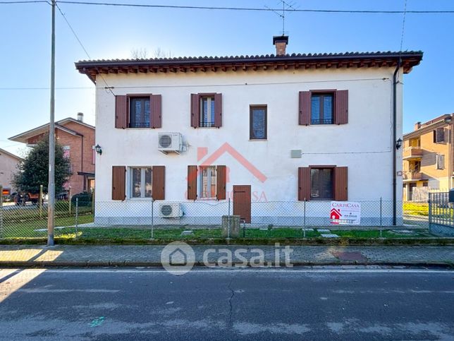 Casa indipendente in residenziale in Via Roma 12