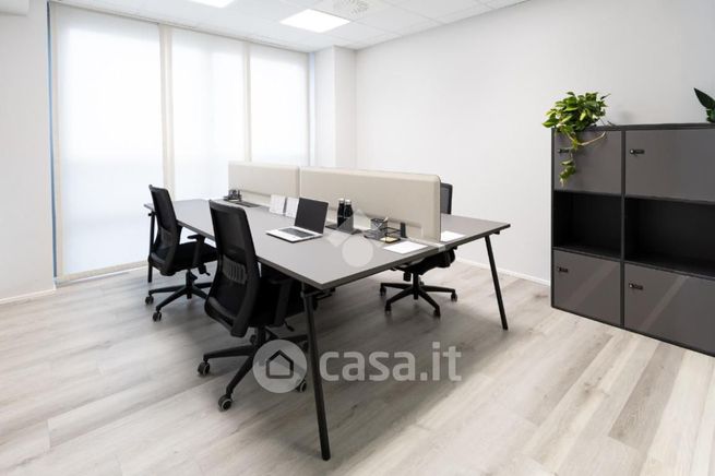 Ufficio in commerciale in Via Cremona 10