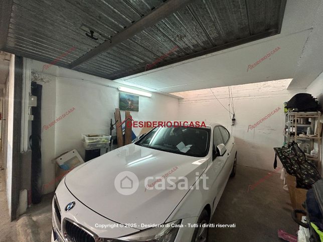 Box/posto auto in residenziale in Via Giacomo Besio 30
