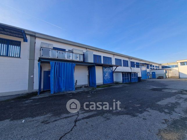 Capannone in commerciale in Via Enrico Fermi