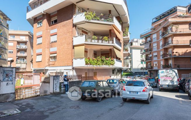 Ufficio in commerciale in Via Carlo Dossi
