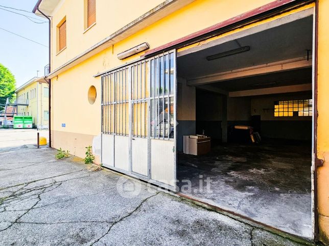 Capannone in commerciale in Via G. Garibaldi 103