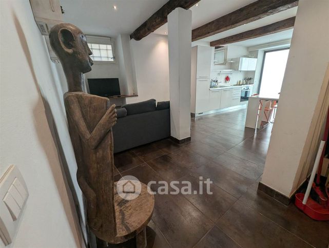 Capannone in commerciale in 