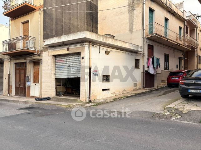 Box/posto auto in residenziale in Corso Giuseppe Garibaldi 52
