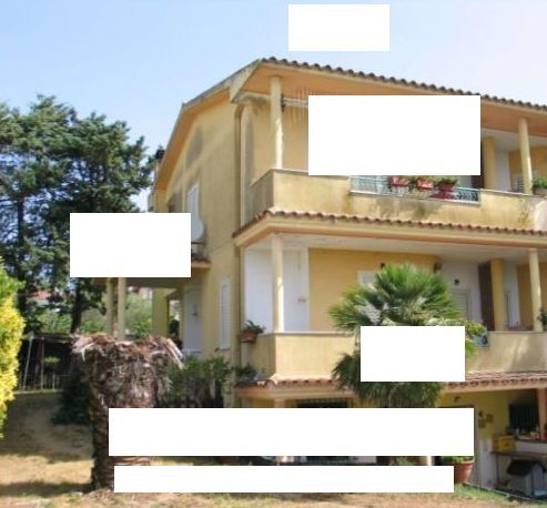 Casa bi/trifamiliare in residenziale in Via delle Ginestre 100