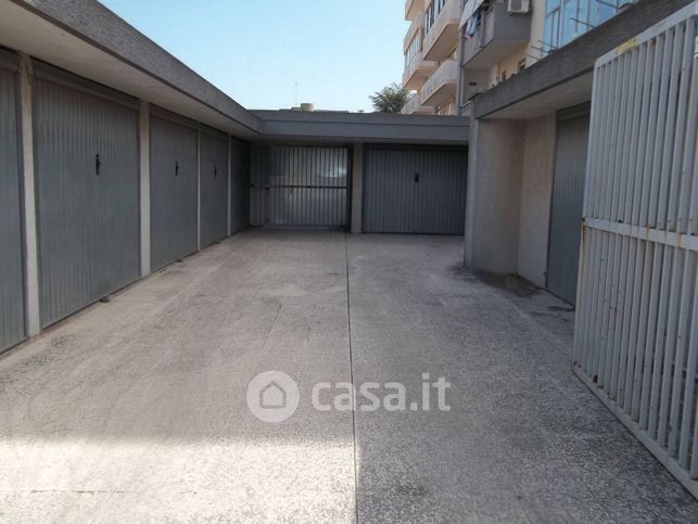 Box/posto auto in residenziale in Via Attilio Biasco