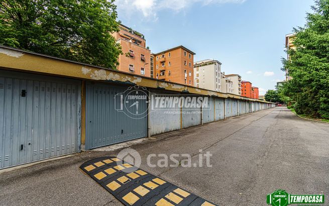 Box/posto auto in residenziale in Via Emilio de Marchi 8