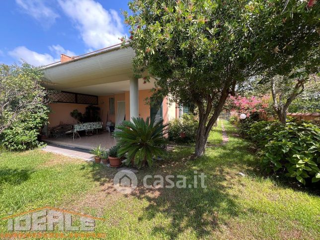 Villa in residenziale in Via Orsa Maggiore 4 d