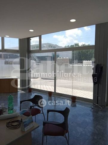 Capannone in commerciale in Via Pianodardine