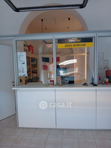 Negozio/locale commerciale in commerciale in Via Giacomo Buranello