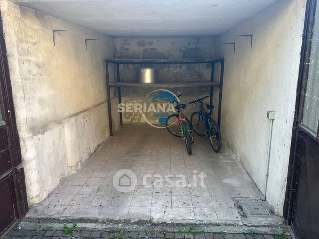 Garage/posto auto in residenziale in Via Davide Carrara 3