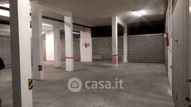 Garage/posto auto in residenziale in Via Enrico dell'Acqua 126