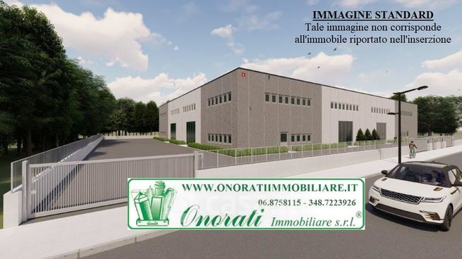 Capannone in commerciale in 