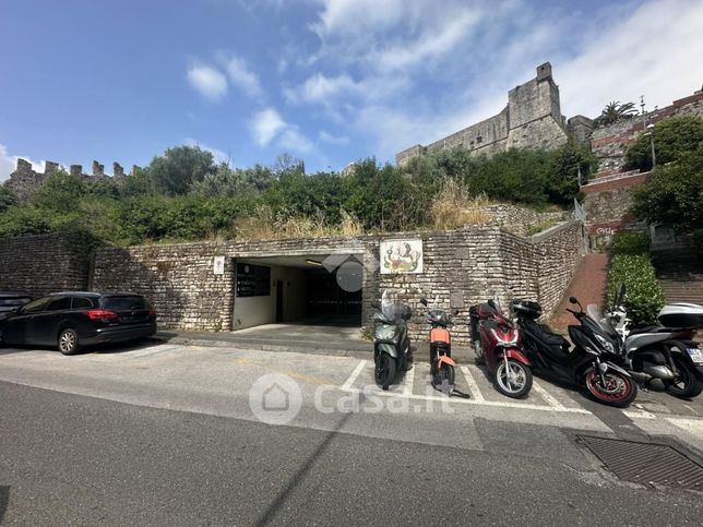 Box/posto auto in residenziale in Via XX Settembre 112