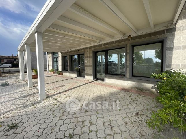 Ufficio in commerciale in Via della Botte 65 a