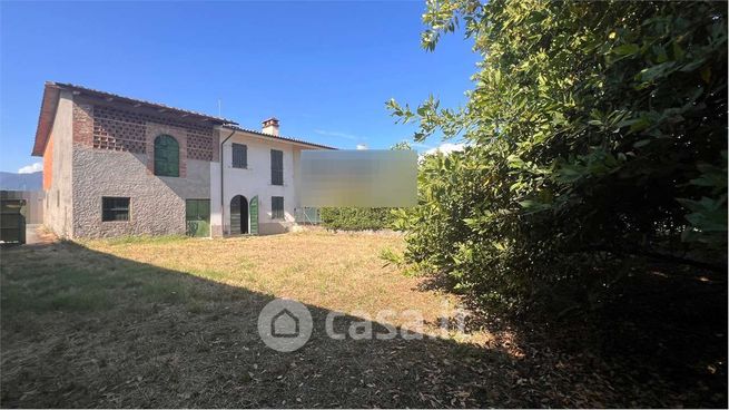 Casa bi/trifamiliare in residenziale in Via Romana Ovest