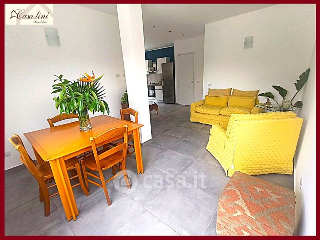 Casa bi/trifamiliare in residenziale in Via Encelado