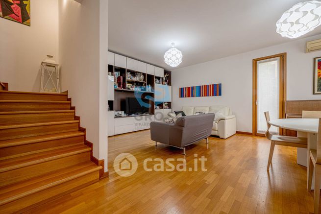 Casa bi/trifamiliare in residenziale in Via Caduti sul Lavoro