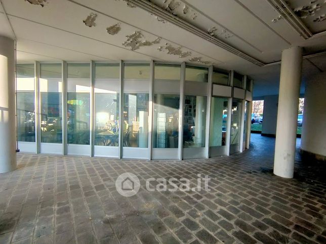 Negozio/locale commerciale in commerciale in Via Giuseppe Ravizza 1 b