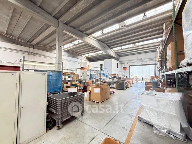 Capannone in commerciale in Via dei Prati Vecchi 1