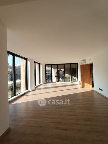 Ufficio in commerciale in Piazza XX Settembre 1
