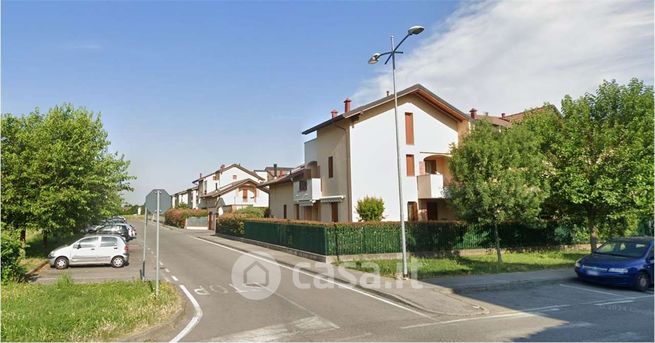 Box/posto auto in residenziale in Via Vimercate 27