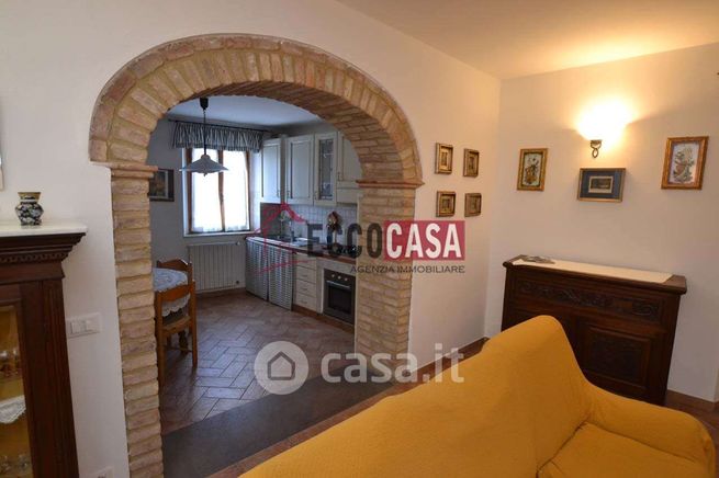 Casa bi/trifamiliare in residenziale in 