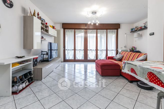 Appartamento in residenziale in Via Barni 21