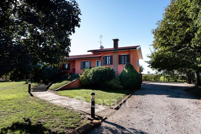 Villa in residenziale in Via dei Bersaglieri